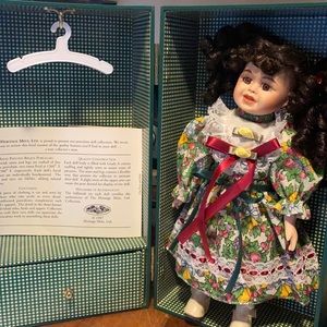 Heritage Mint Lasting Impressions Doll In A Trunk